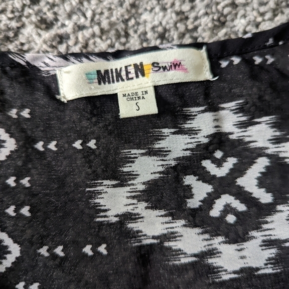 Cold Shoulder Top - Picture 3 of 7